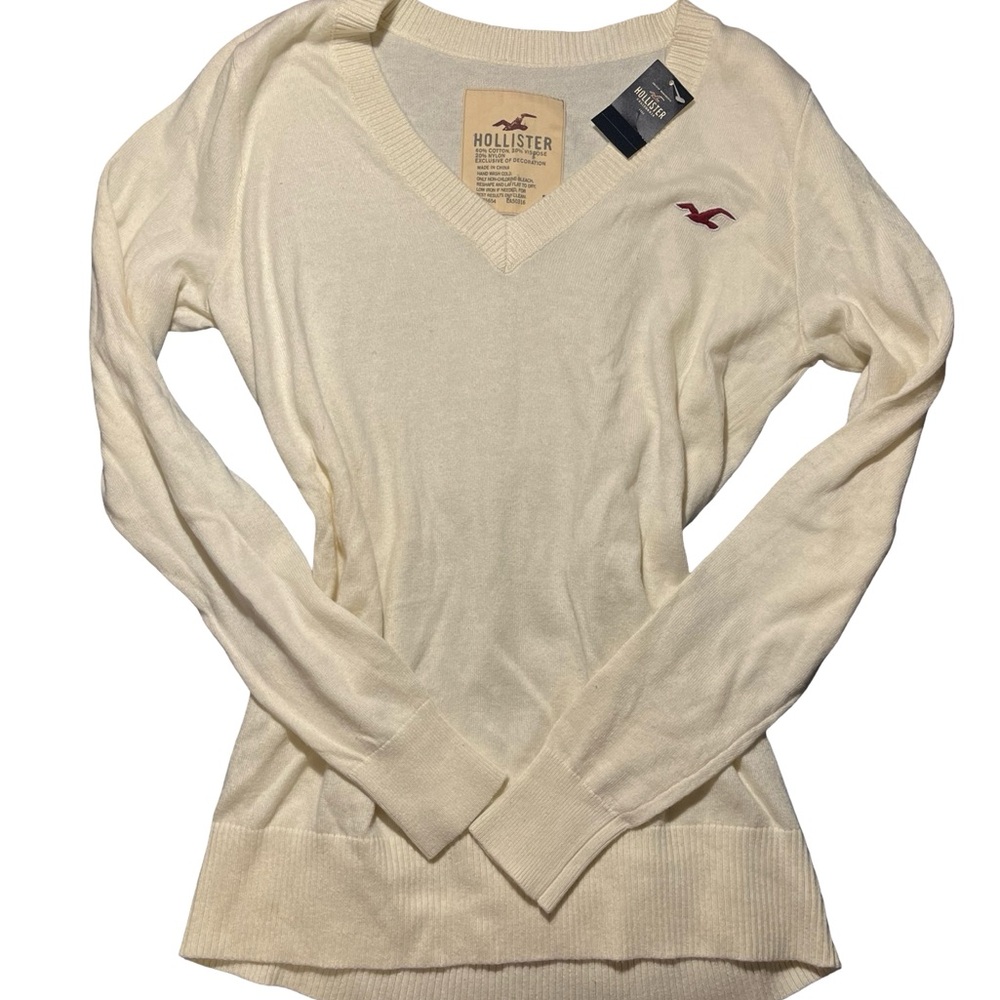 Hollister Women's Off-White V-Neck Sweater